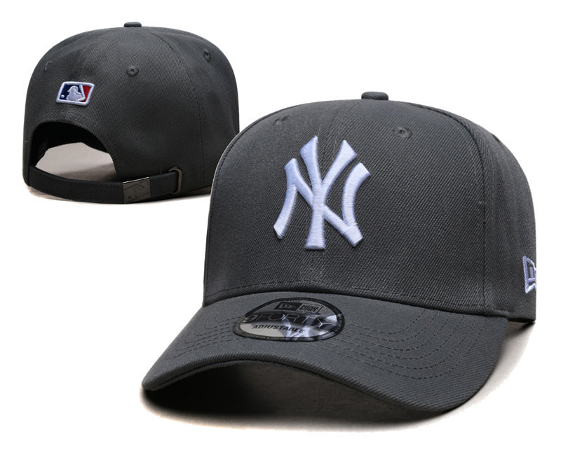 New York Yankees Dark Gray/White 9FORTY Adjustable