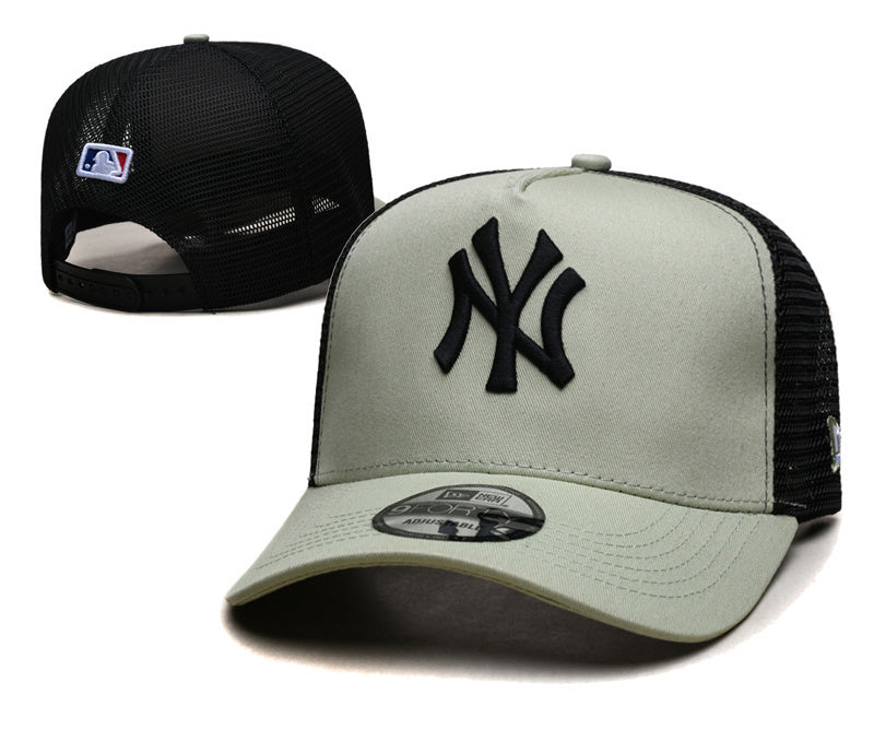 New York Yankees Green Claro/Black Trucker