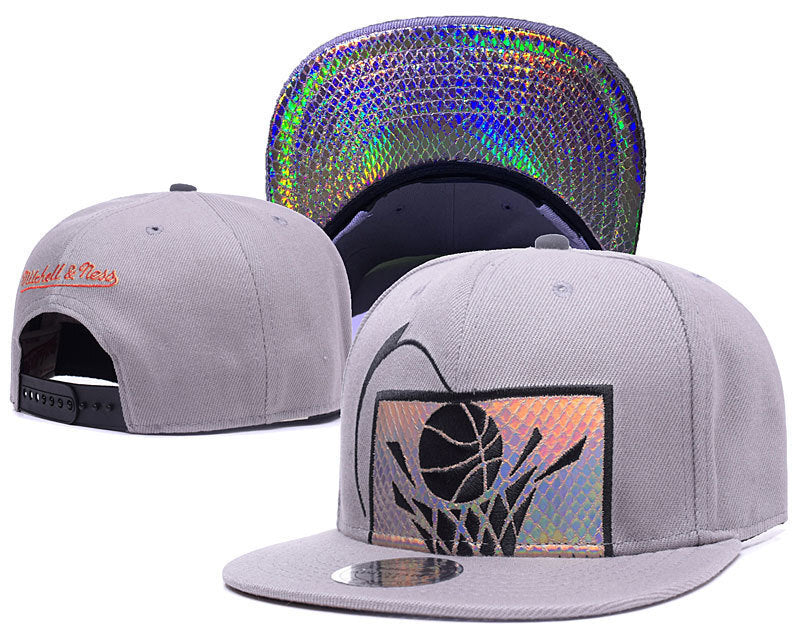Cleveland Cavaliers Gray/Black Edition holográfica/iridescente Mitchell & Snapback
