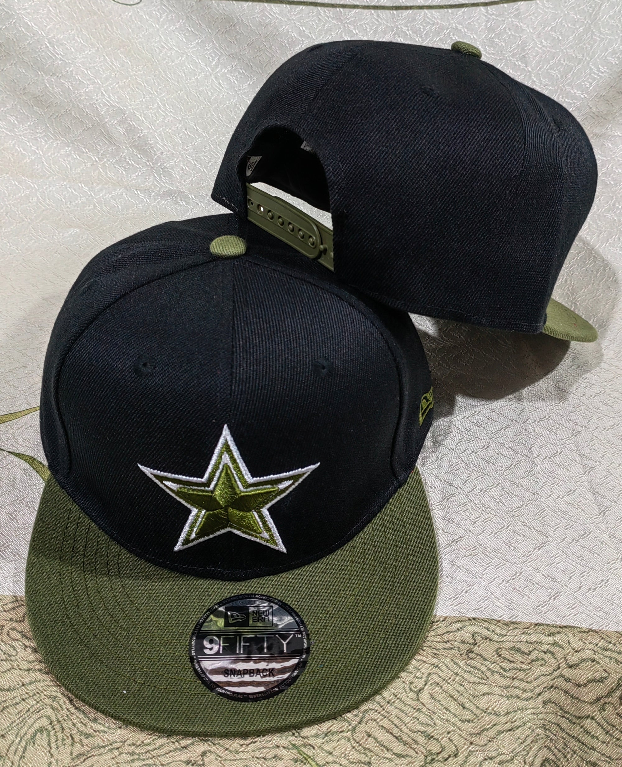 Dallas Cowboys Black/Military Green Salute to Service 9FIFTY Snapback